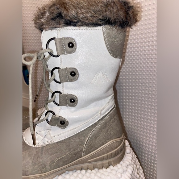 Woman Sölher winter boots white-beige faux fur side zipper lace-up size 7.5 (38) - Picture 10 of 16
